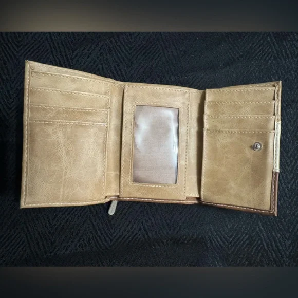 Tri-Color Leather Wallet - Picture 4 of 7